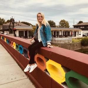 Meet your Posher, Lauren